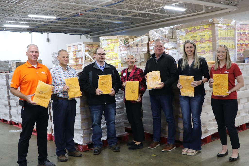 Land O’Lakes Donates 40,000 Pounds of Macaroni and Cheese to Food Bank ...