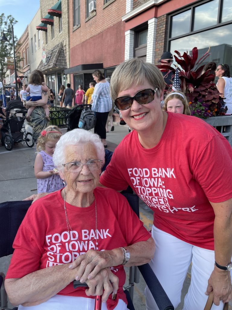 Jane Hartman and mother Annabelle Chamberlin (1)